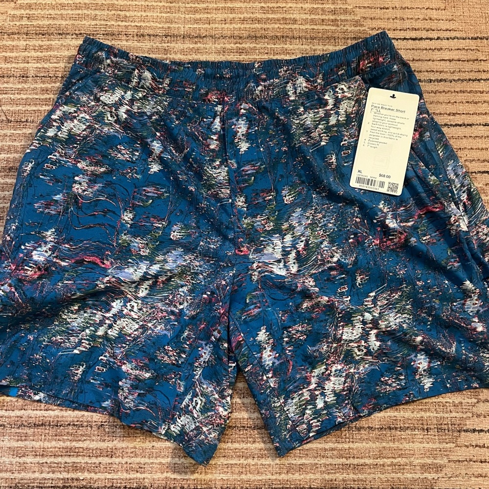 Lululemon Men's XL Patterned Shorts